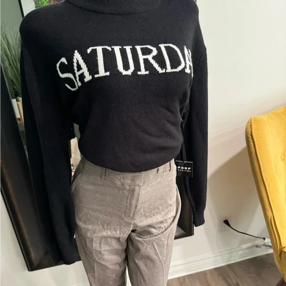 Fun sweater - Picture 4 of 6